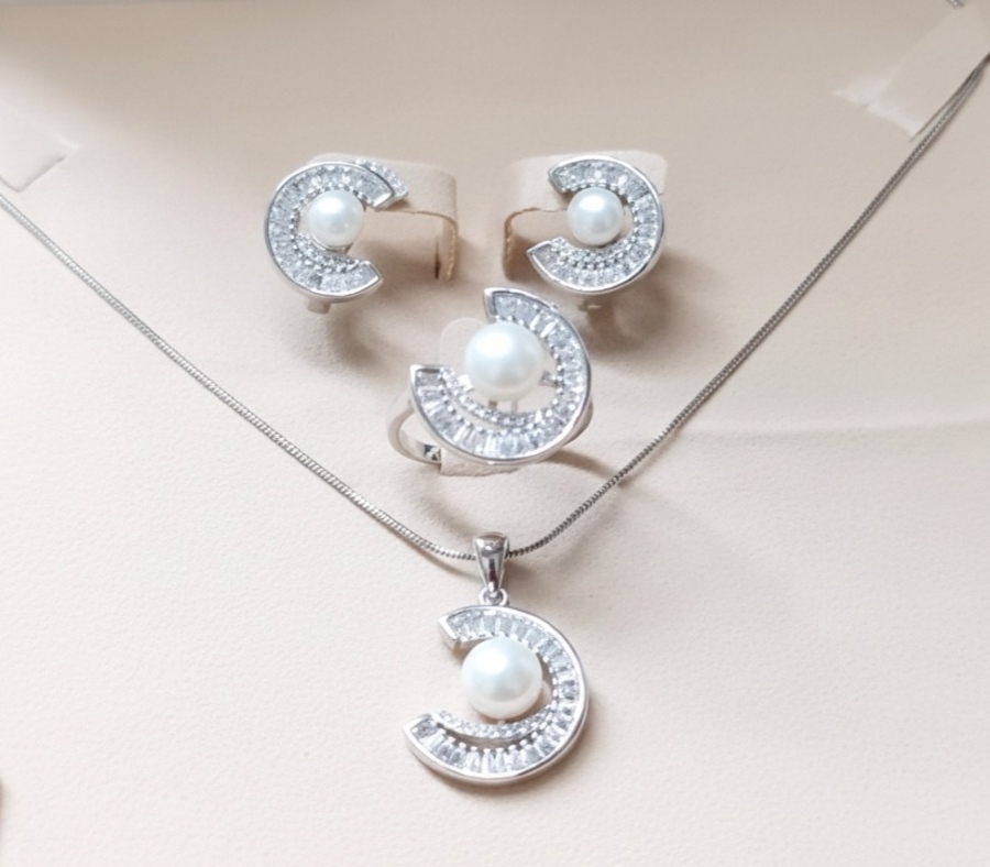 Half Moon Fresh Pearl Set