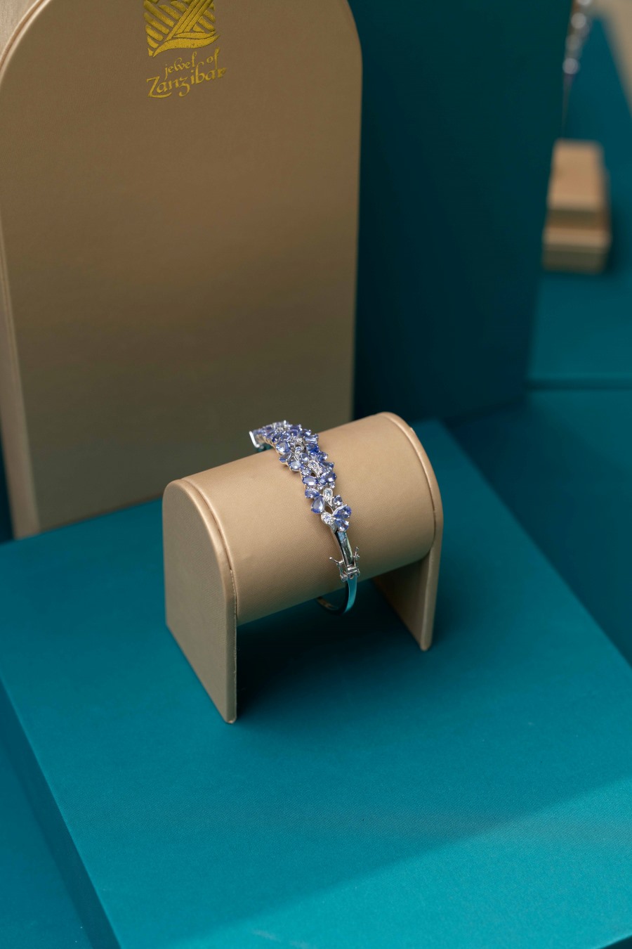 Tanzanite Vines Bangle